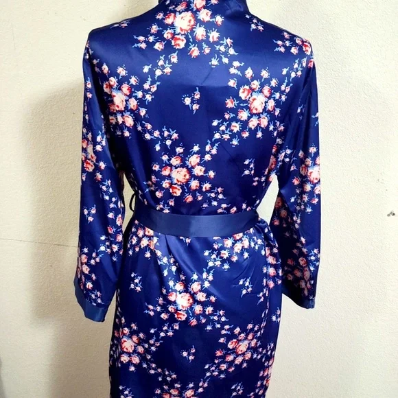 Morgan Lane Robe - Picture 2 of 4